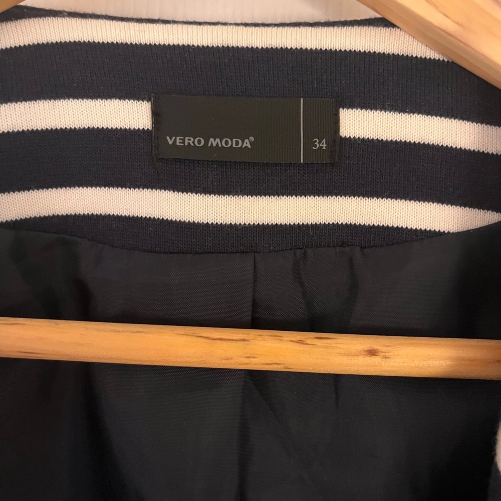 Blazer - Picture 2 of 6